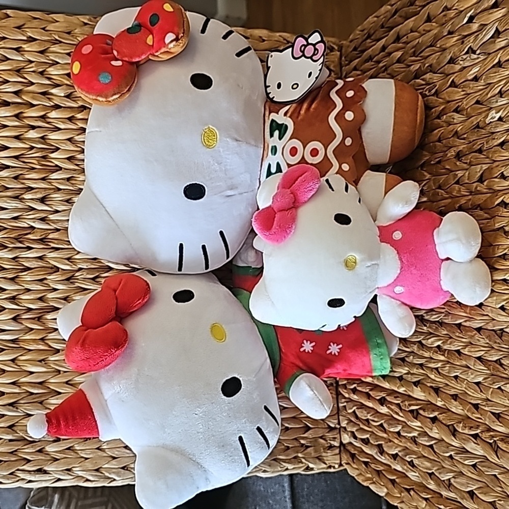 💚HELLO KITTY By Sanrio Plush Bundle Christmas Pine Tree & Gingerbread Dress